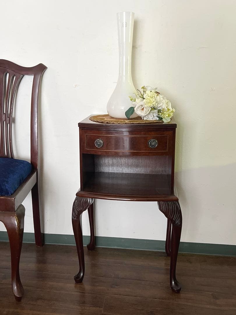 k199r124 Lloyd's ベッドサイドテーブル カブリオールレッグ 猫脚