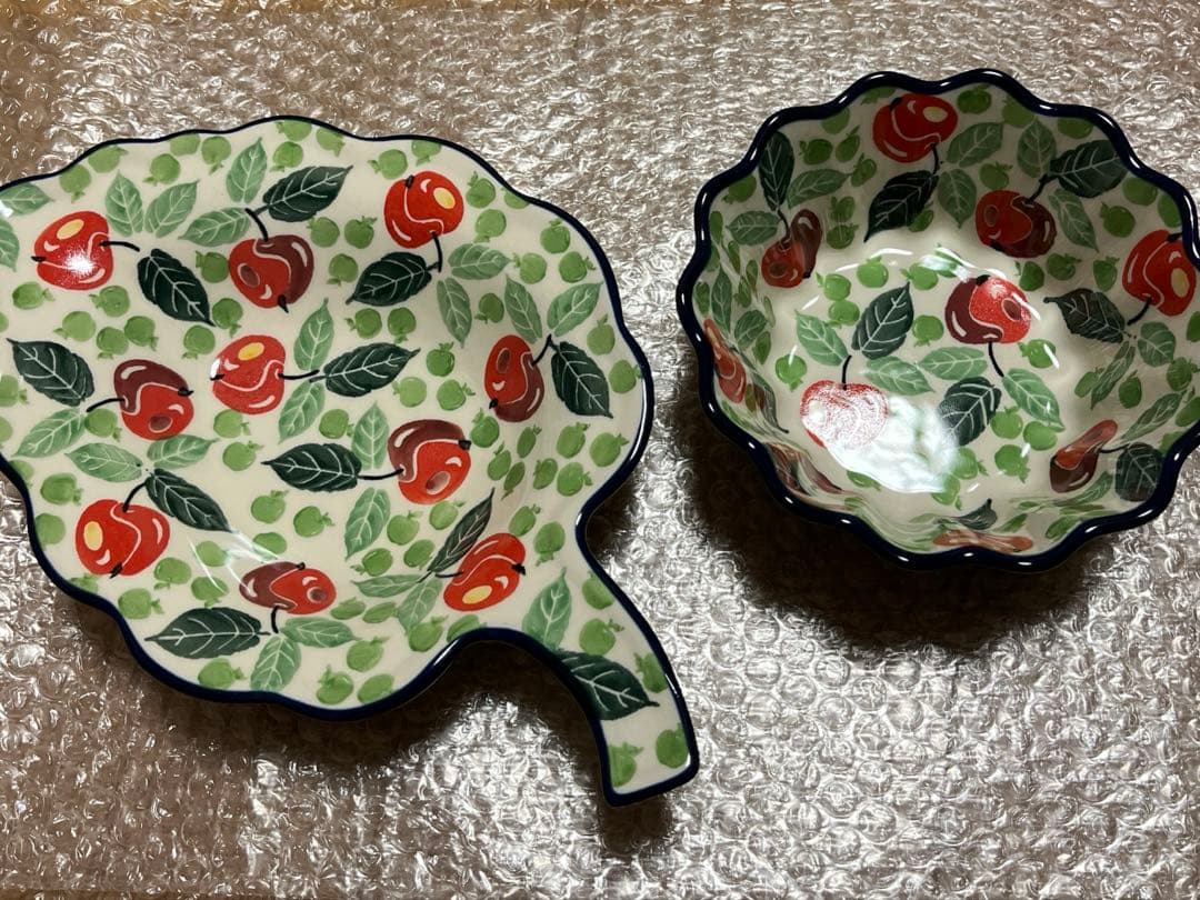 ポーリッシュポタリー　アルテ社　りんご柄リーフプレートと波型ボウル