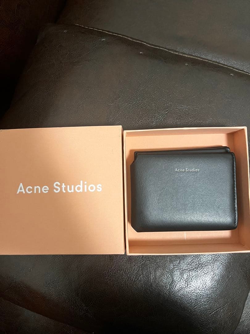 Acne Studios　アクネストゥディオス レザー製三つ折りウォレット