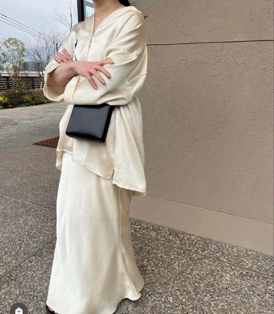 hholicサテンシャツ　ジャケット　アイボリー