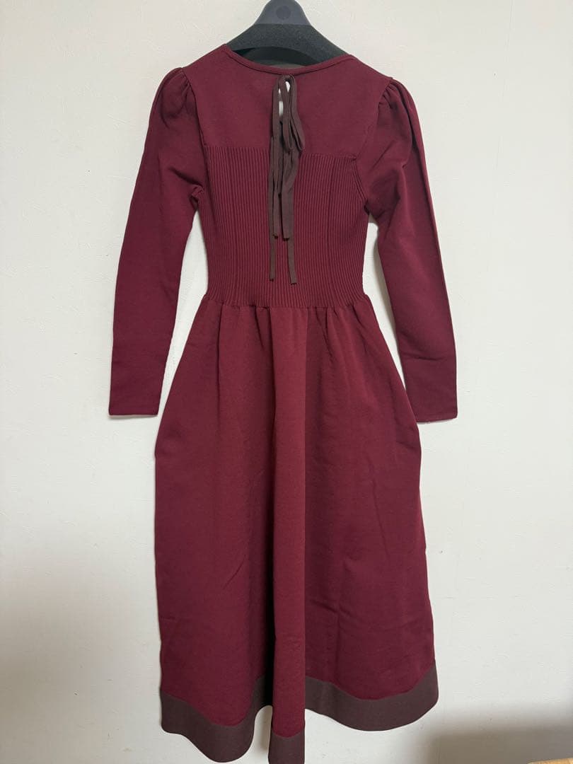 【新品タグ付き】Mystrada Ｖネックホールガーメントワンピース