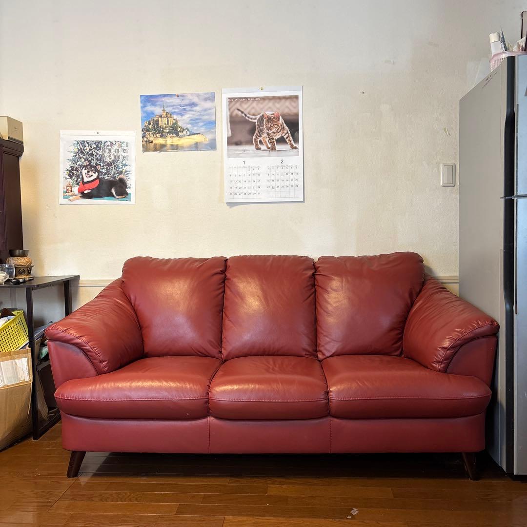 赤いレザー2人掛けソファ