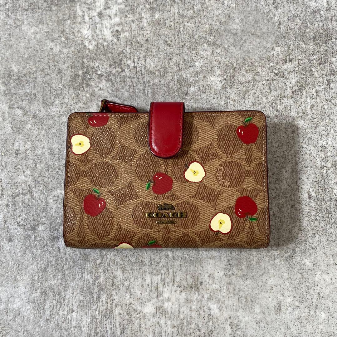 未使用　COACH　2つ折り財布　PVCレザー　シグネチャー　アップル りんご