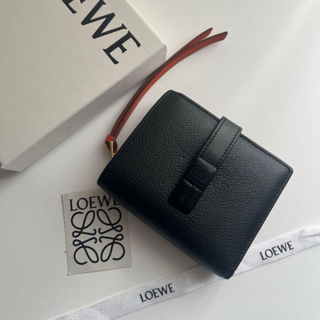 124 極上美品 LOEWE ロエベ 2つ折り財布