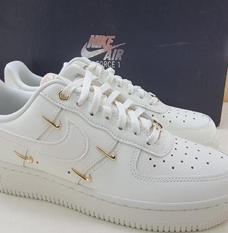 靴 Nike Women's Air Force 1 '07 LX