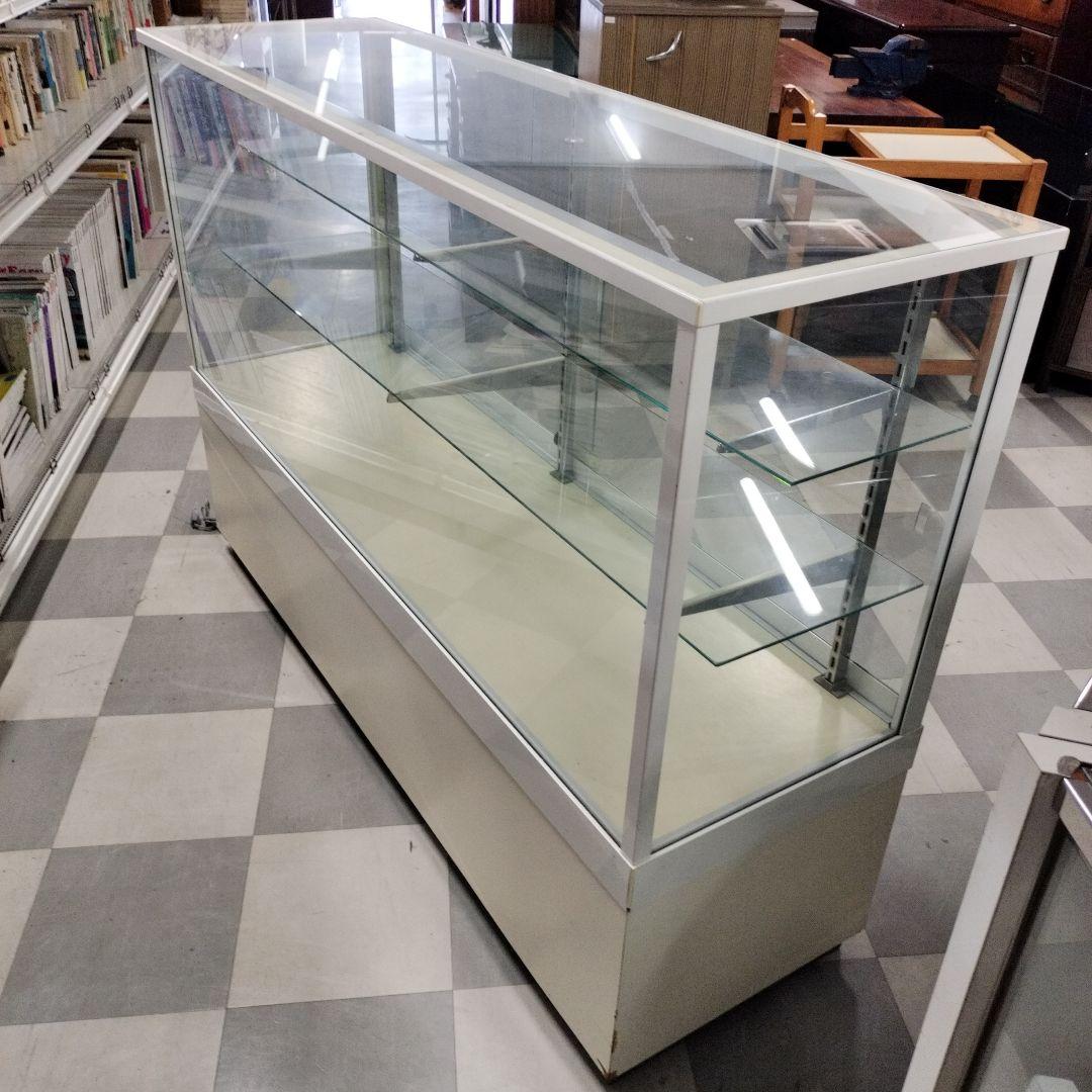 ガラスショーケース